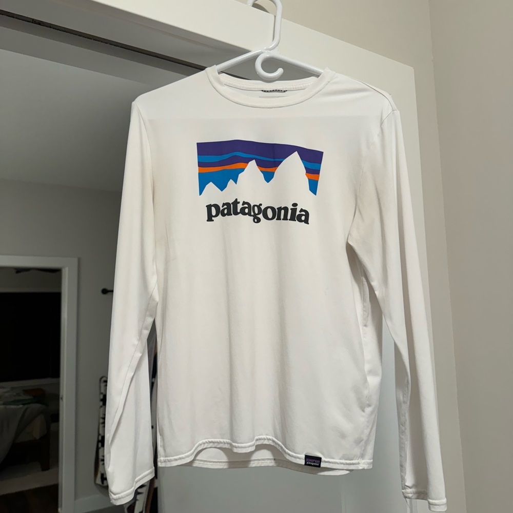 Women’s Patagonia sun shirt/athletic shirt